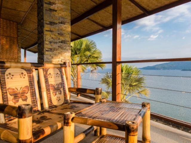 פוארטו גאלרה Villa De Pico Highland Beach Resort מראה חיצוני תמונה