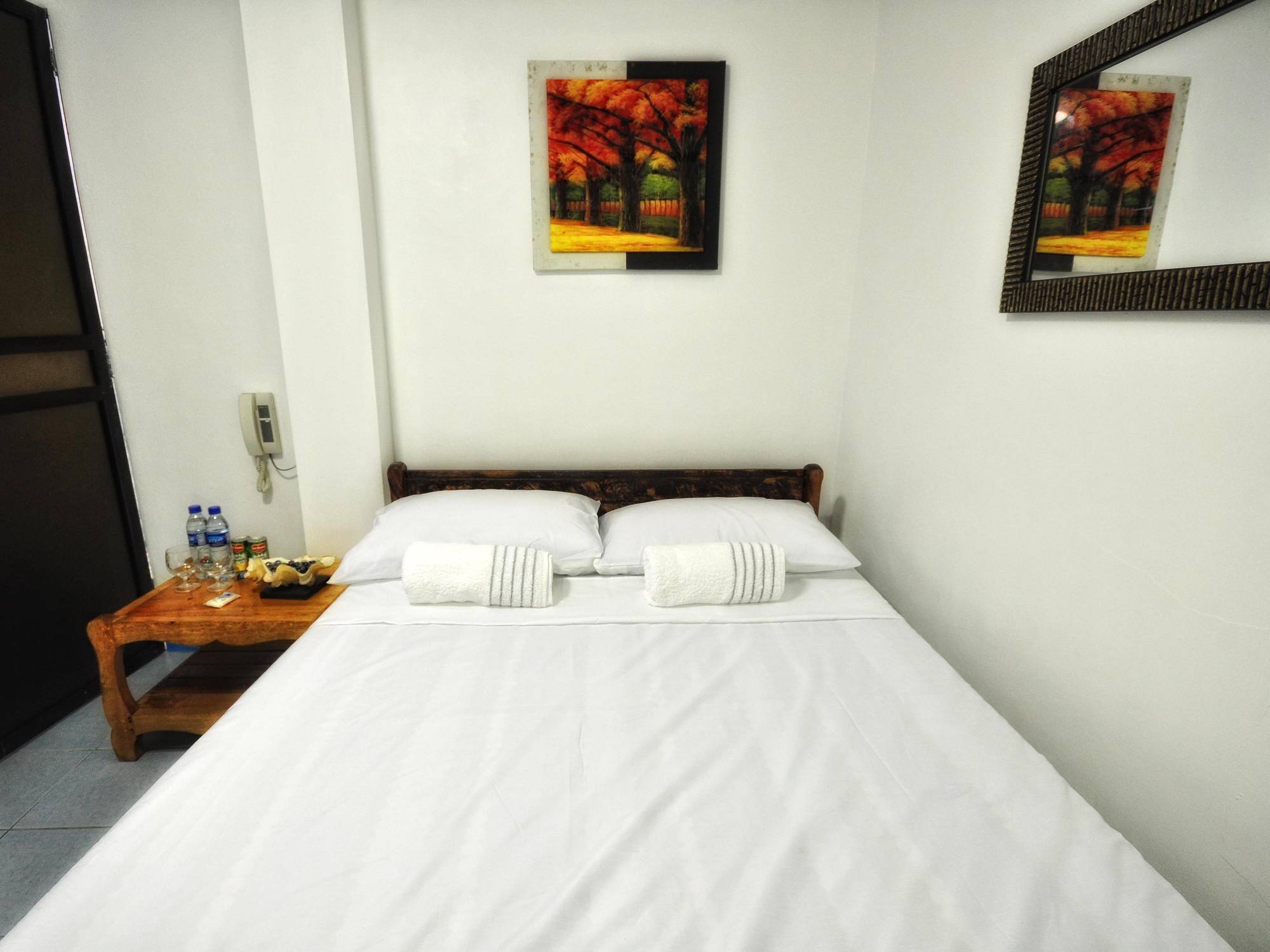 פוארטו גאלרה Villa De Pico Highland Beach Resort מראה חיצוני תמונה